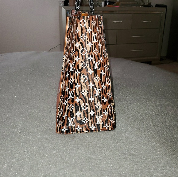 LV ON THE GO TOTE - Picture 3 of 4